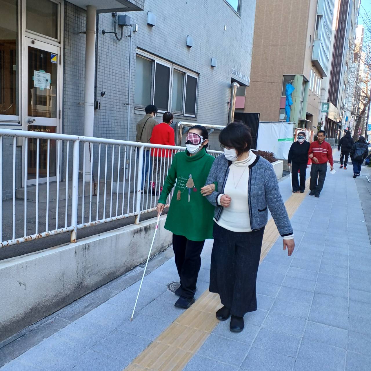 アイマスクと白状体験会を実施（民生児童委員）台東区社会福祉協議会にて　イメージ6