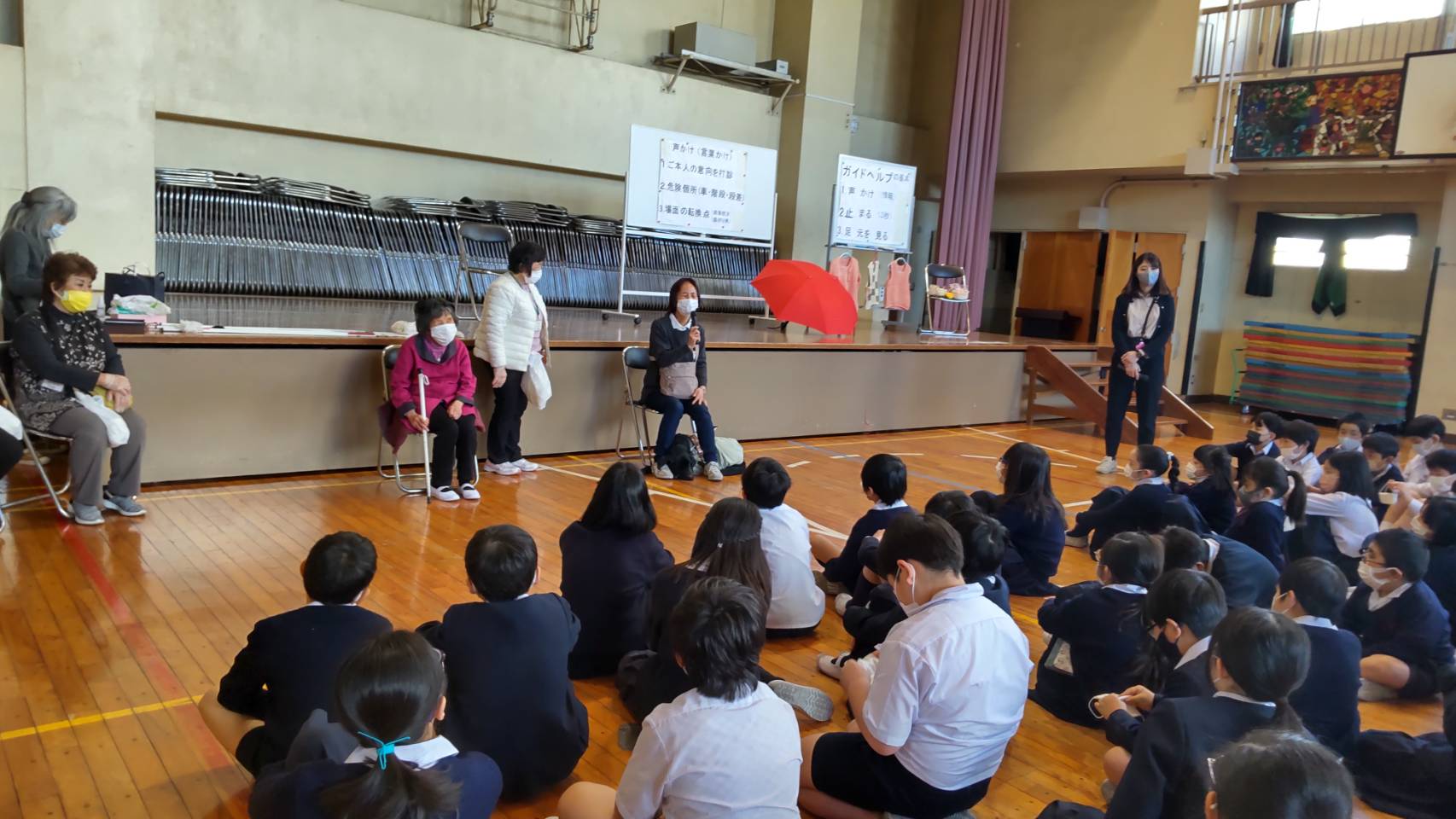 アイマスクと白状体験を実施  台東区立浅草小学校にて　イメージ2