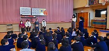 アイマスクと白状体験を実施  台東区立浅草小学校にて　イメージ2